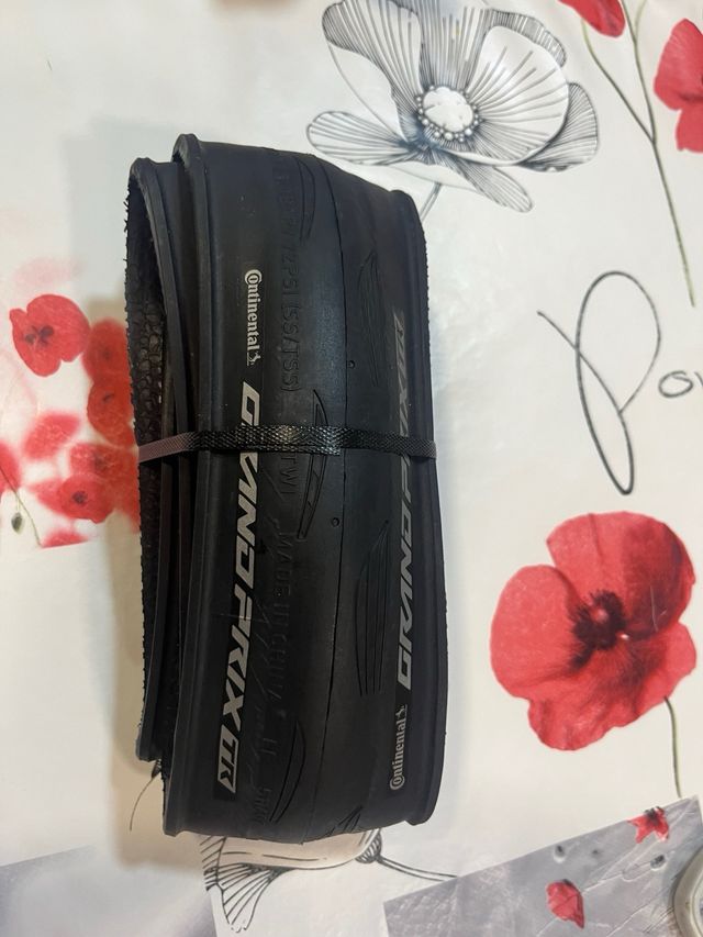 Cubierta Continental Grand Prix TR 700x28