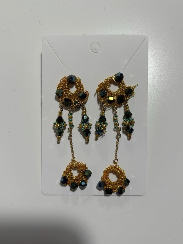 Pendientes hechos a mano oro y verde.