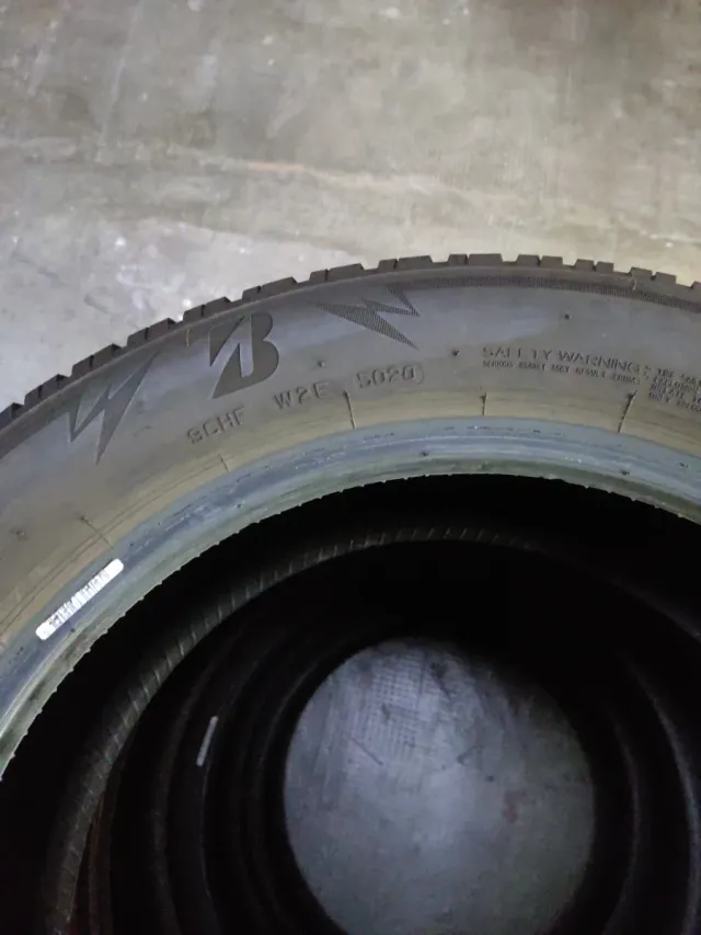 Neumáticos Bridgestone LM 005 invernales 205/55R17