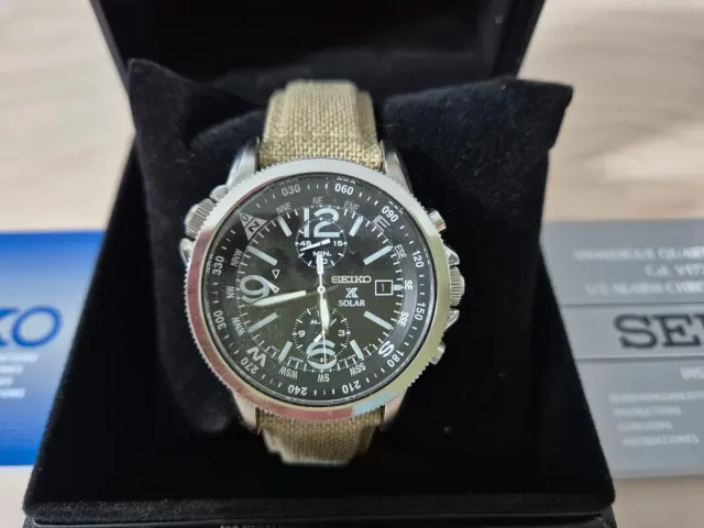 Reloj Seiko Analogue Quartz Solar V172