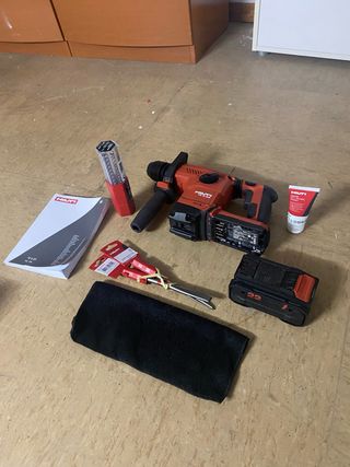 Taladro Hilti a batería + Accesorios