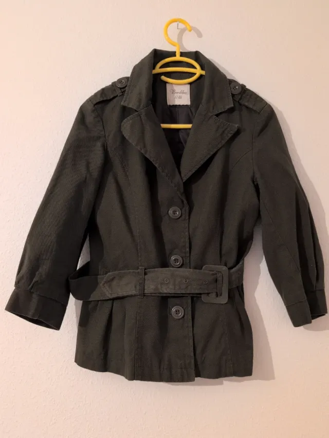 Chaqueta Bershka verde militar
