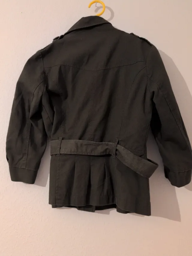 Chaqueta Bershka verde militar
