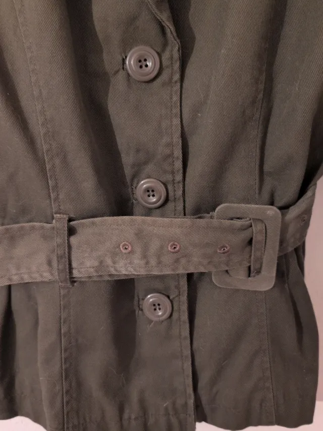 Chaqueta Bershka verde militar
