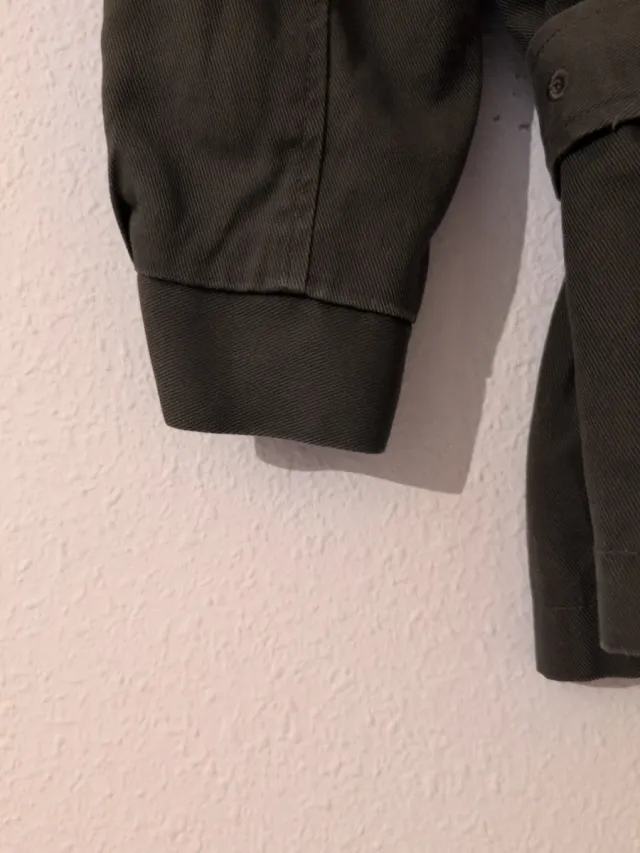 Chaqueta Bershka verde militar
