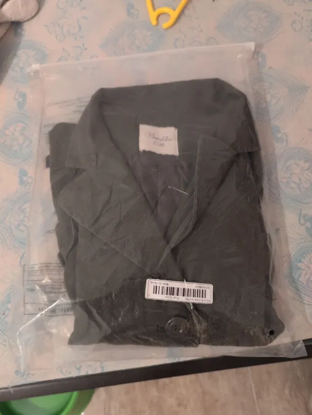 Chaqueta Bershka verde militar
