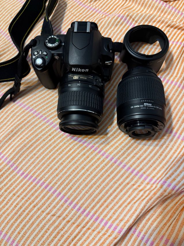 Cámara Nikon D60 con 2 teleobjetivos batería carga