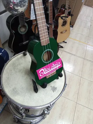 Ukelele soprano verde.