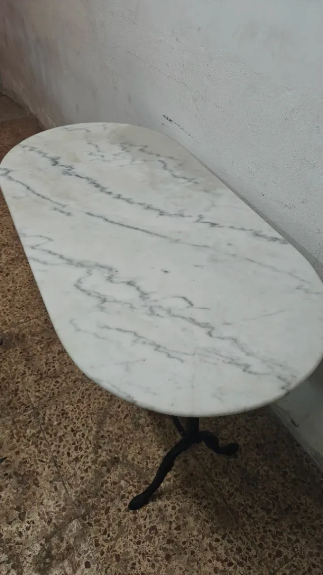 Mesa alta de mármol