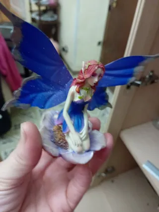 Fata decorativa in ceramica e metallo