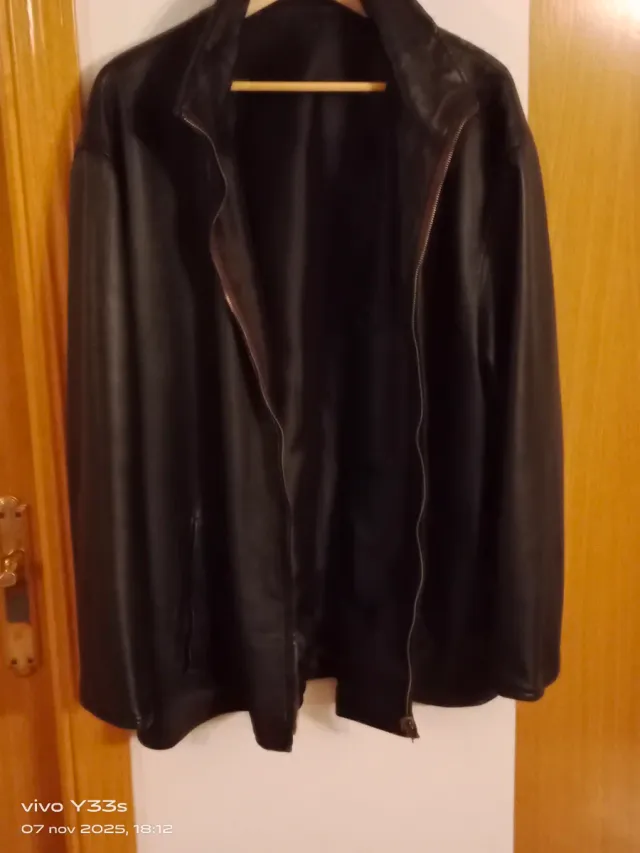 Chaquetón de cuero marrón oscuro