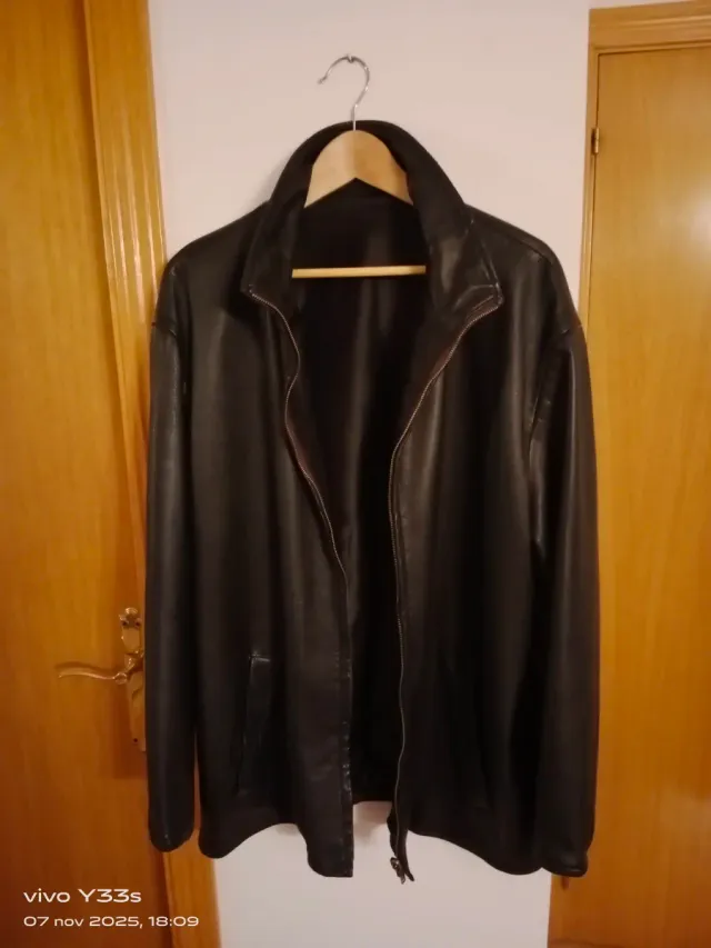 Chaquetón de cuero marrón oscuro