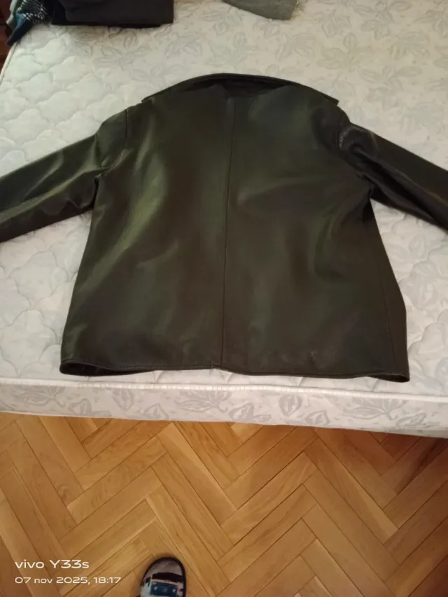 Chaquetón de cuero marrón oscuro