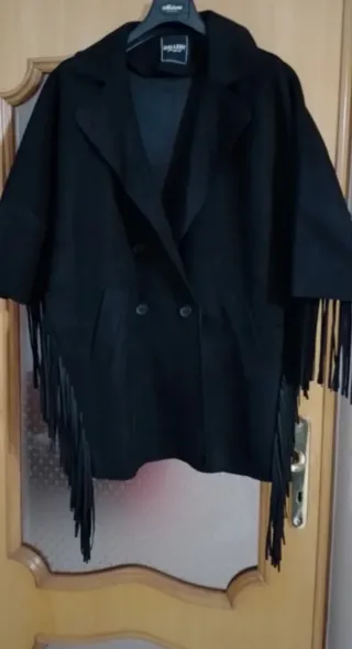 Poncho nero con frange GALLERY taglia unica