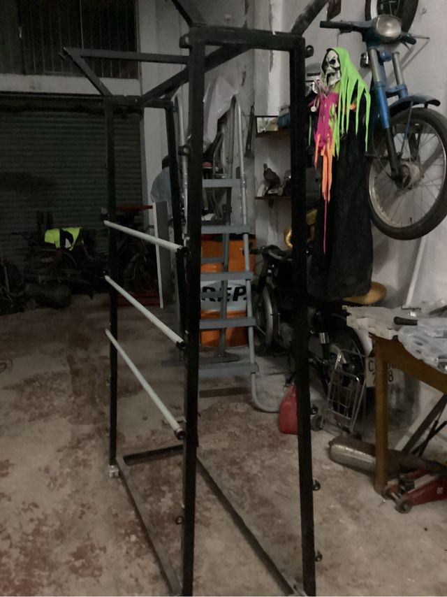 Suporte de prateleira para rolos de tecido e mais