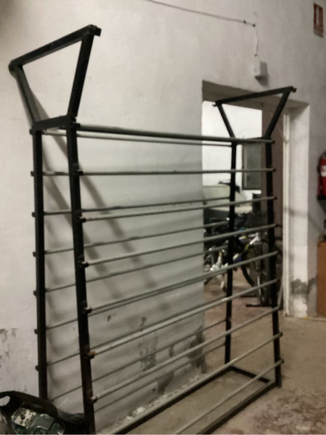 Suporte de prateleira para rolos de tecido e mais