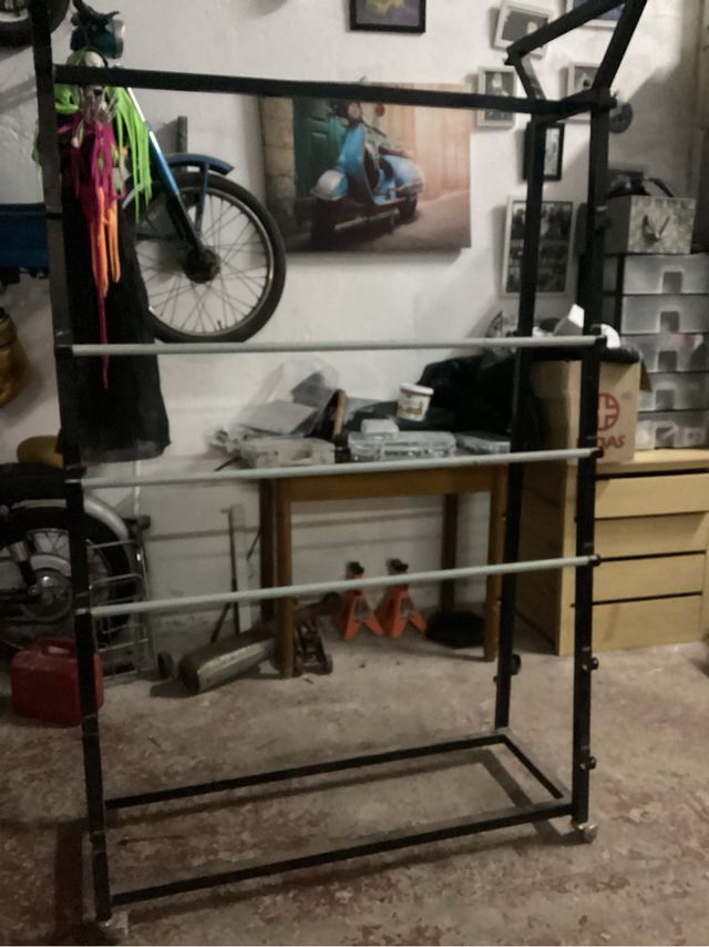 Suporte de prateleira para rolos de tecido e mais