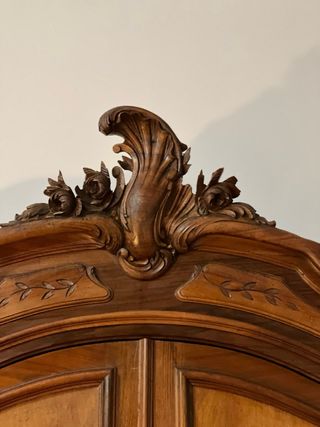 Armadio in stile Luigi XV in legno massello