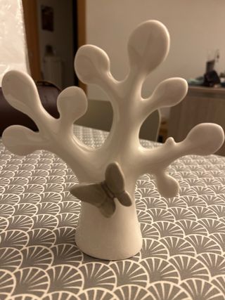 Albero decorativo in ceramica con farfalla