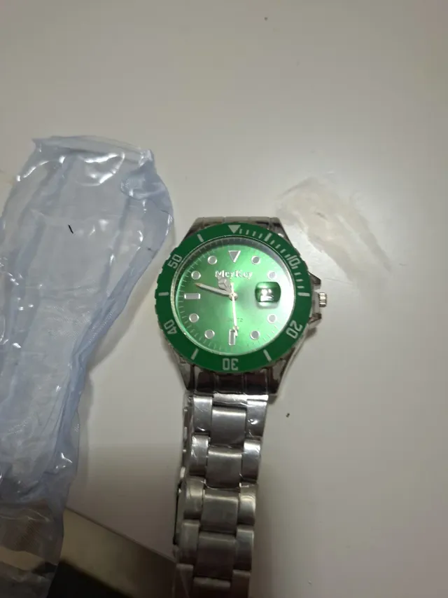 Reloj verde de pulsera nuevo