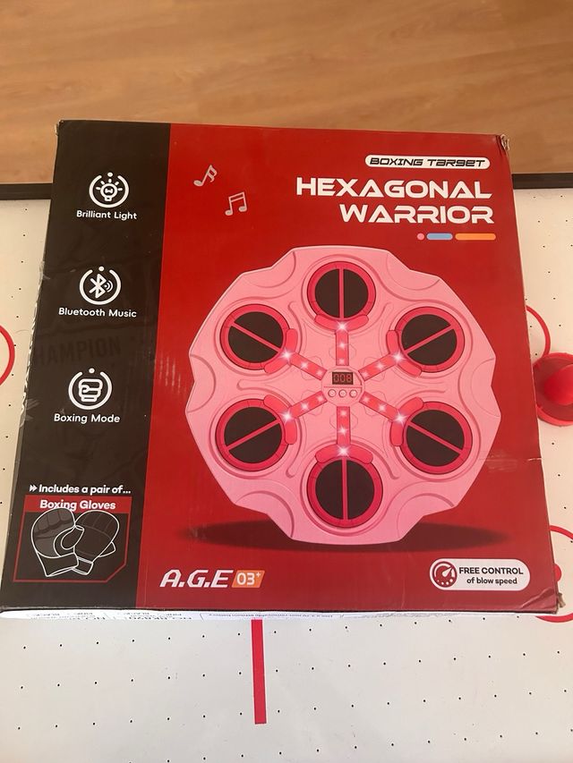 Juego de boxeo Hexagonal Warrior con guantes