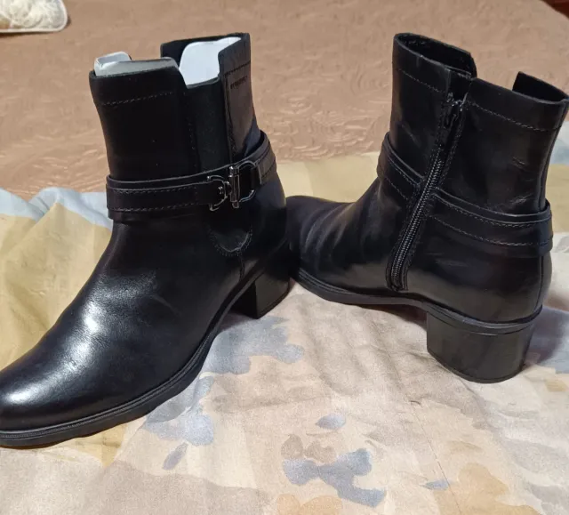 Botines negros tacón bajo con hebilla