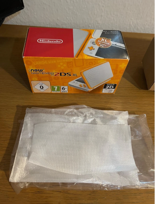 Nintendo 2DS XL Blanca Naranja en su caja perfecta