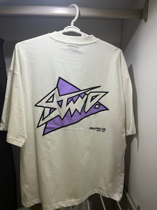 Camiseta blanca con estampado