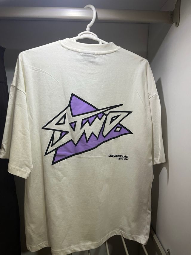 Camiseta blanca con estampado