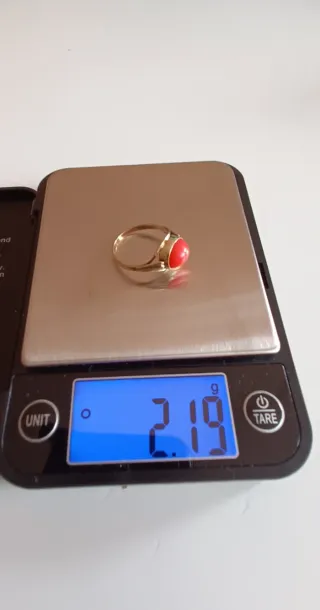 Anillo de Oro 14 quilates (585)con coral.