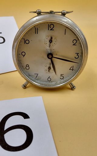 Sveglietta vintage a carica manuale