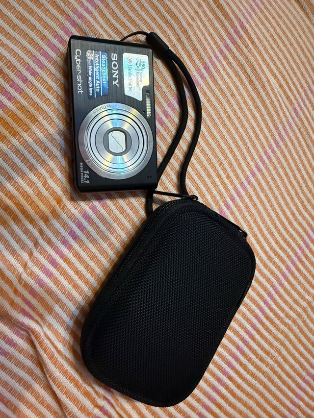 Cámara Sony Cyber-shot + Funda
