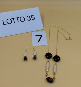 Collana e orecchini in bigiotteria