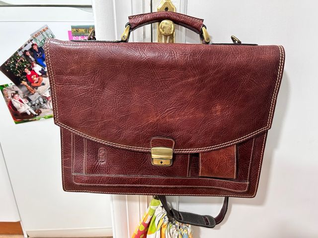 Maletín de piel marrón