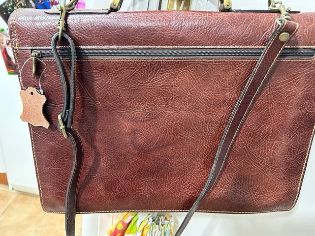 Maletín de piel marrón