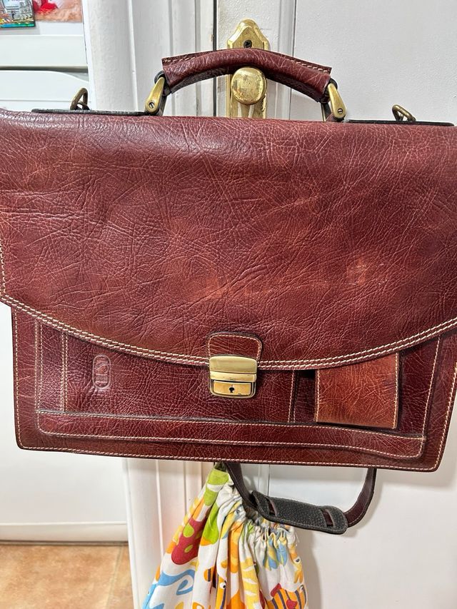 Maletín de piel marrón