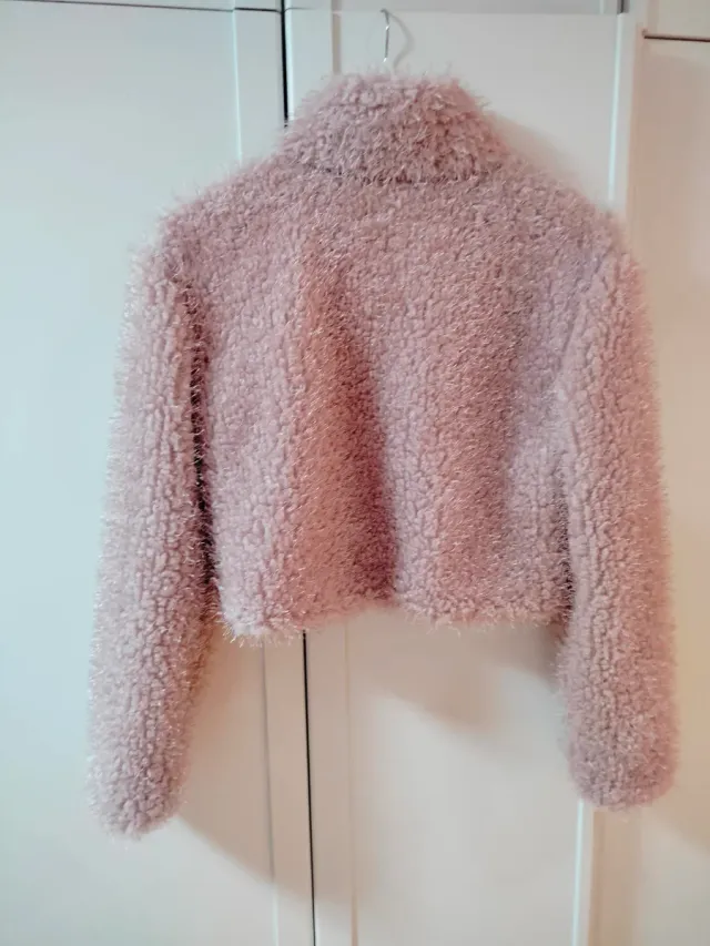 Chaqueta pelo rosa nude corta