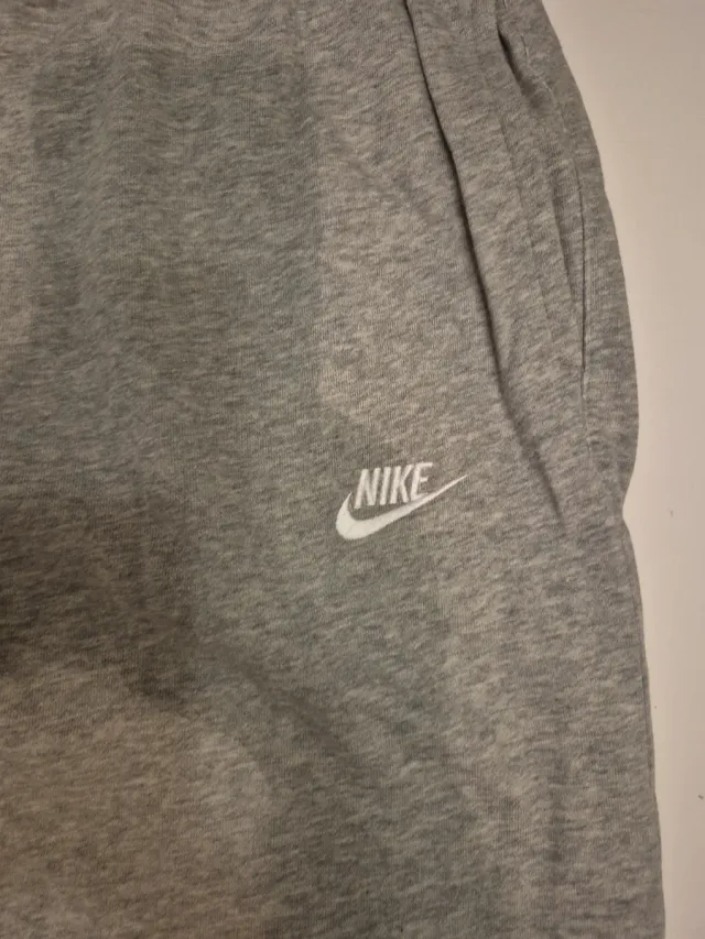 Pantalón chándal Nike gris