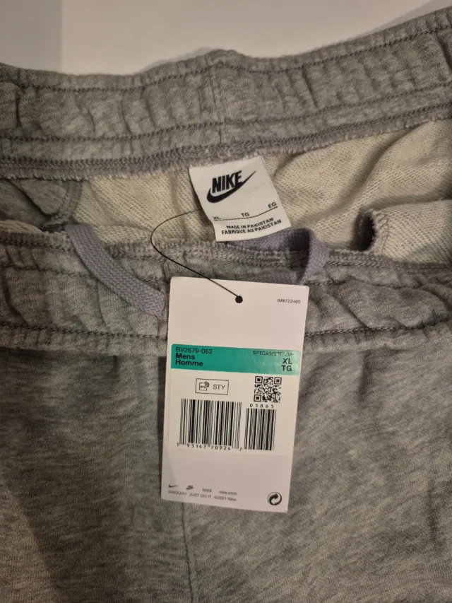 Pantalón chándal Nike gris