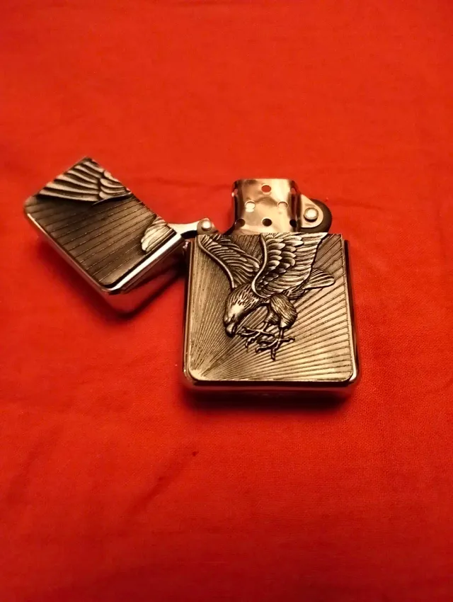 Mechero tipo Zippo Águila