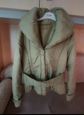 Piumino donna verde salvia con cintura