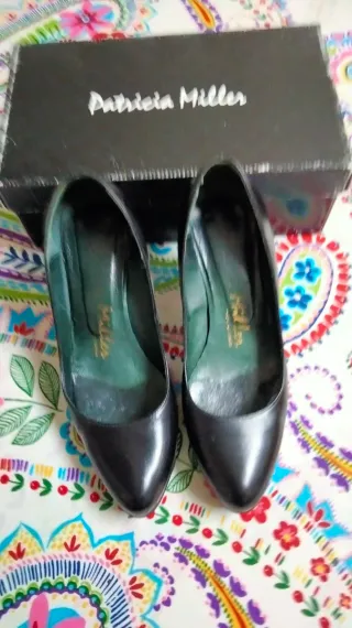 Zapatos de salón Patricia Miller negros