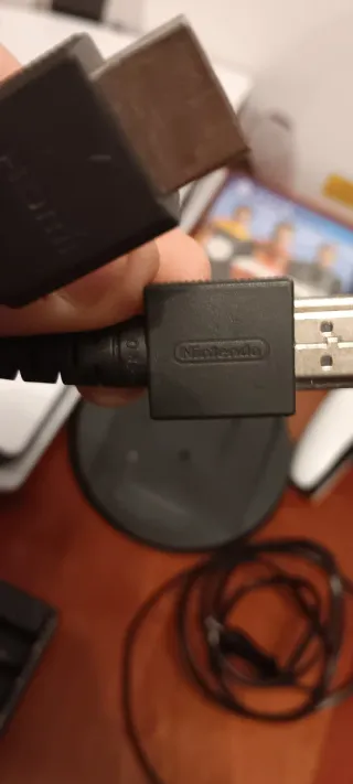 PlayStation 5 con mando y juegos