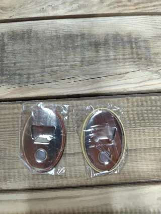 Imanes y abridores de Carlsberg + Camiseta Polo