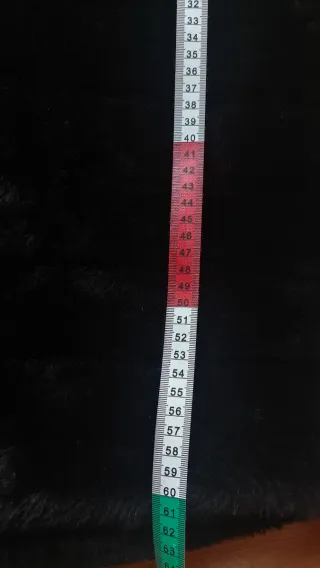 Pellicciotto ecologico con spilla gioiello