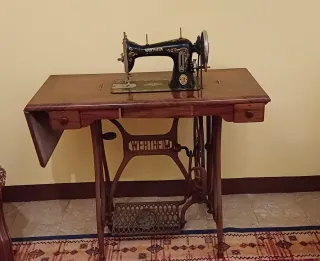 Máquina de coser Wertheim antigua