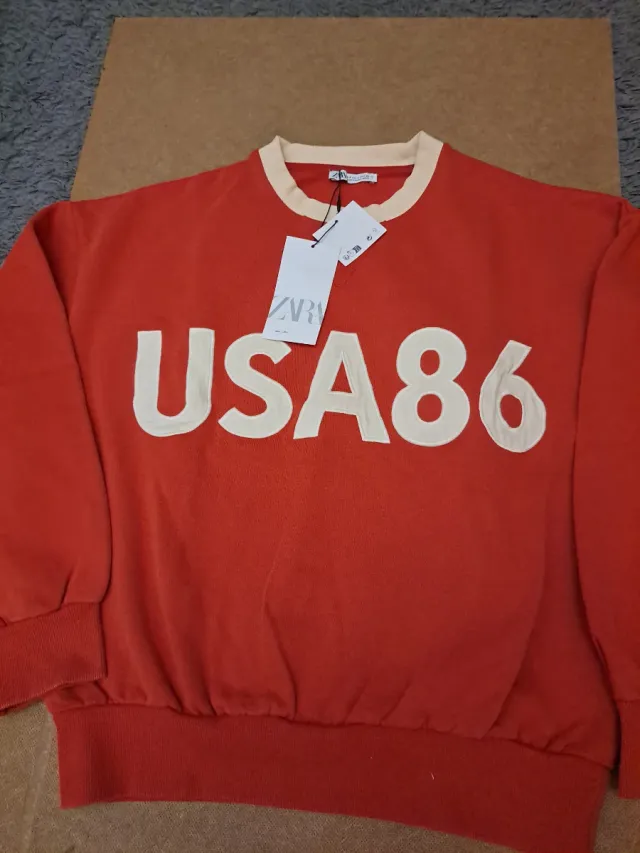 A ESTRENAR Sudadera Zara USA86 Roja y Beige