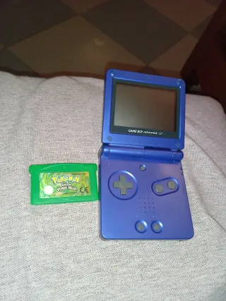 Game Boy Advance SP + Pokémon verde hoja y mario