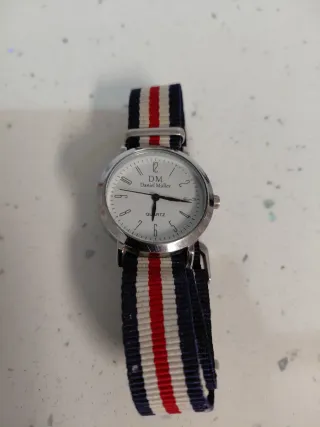 Reloj Daniel Muller Multicolor y Plateado