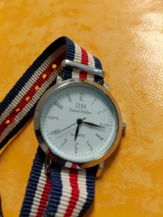 Reloj Daniel Muller Multicolor y Plateado